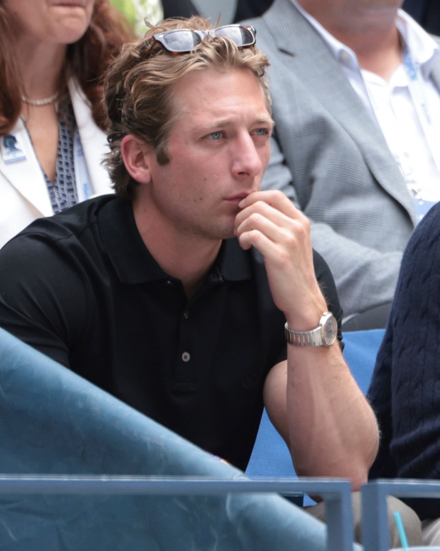 Jeremy Allen White’ın Louis Vuitton Tambour’u