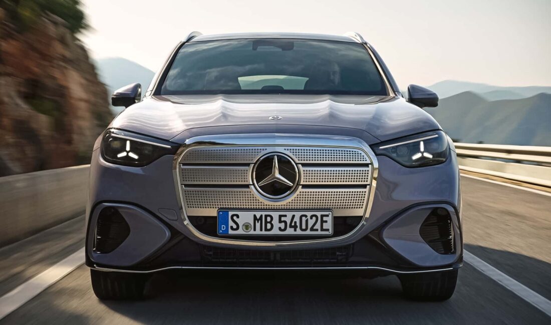 2026 Mercedes-Benz GLC: Lüks SUV Segmentinde Elektrikli Dönüşüm Giriş: Yenilikçi