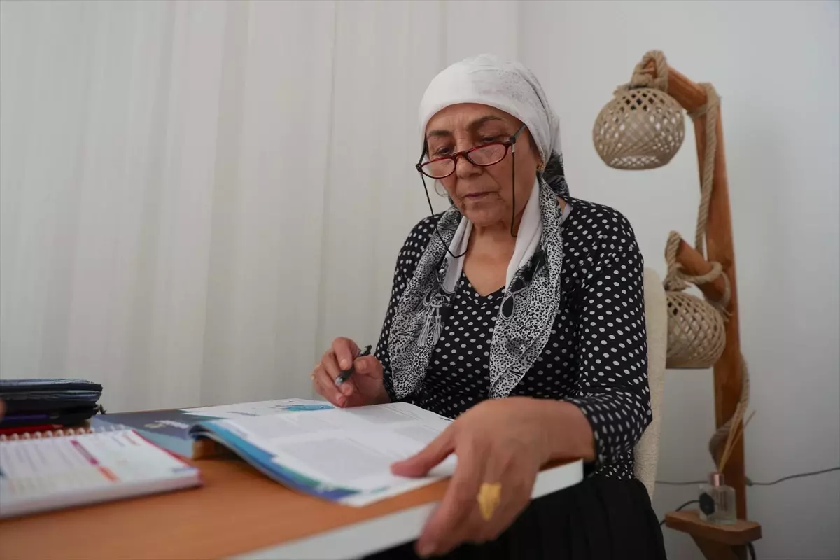60 Yasinda Lise Diplomasi Alan Kadin Universite Bursu Icin Tercih
