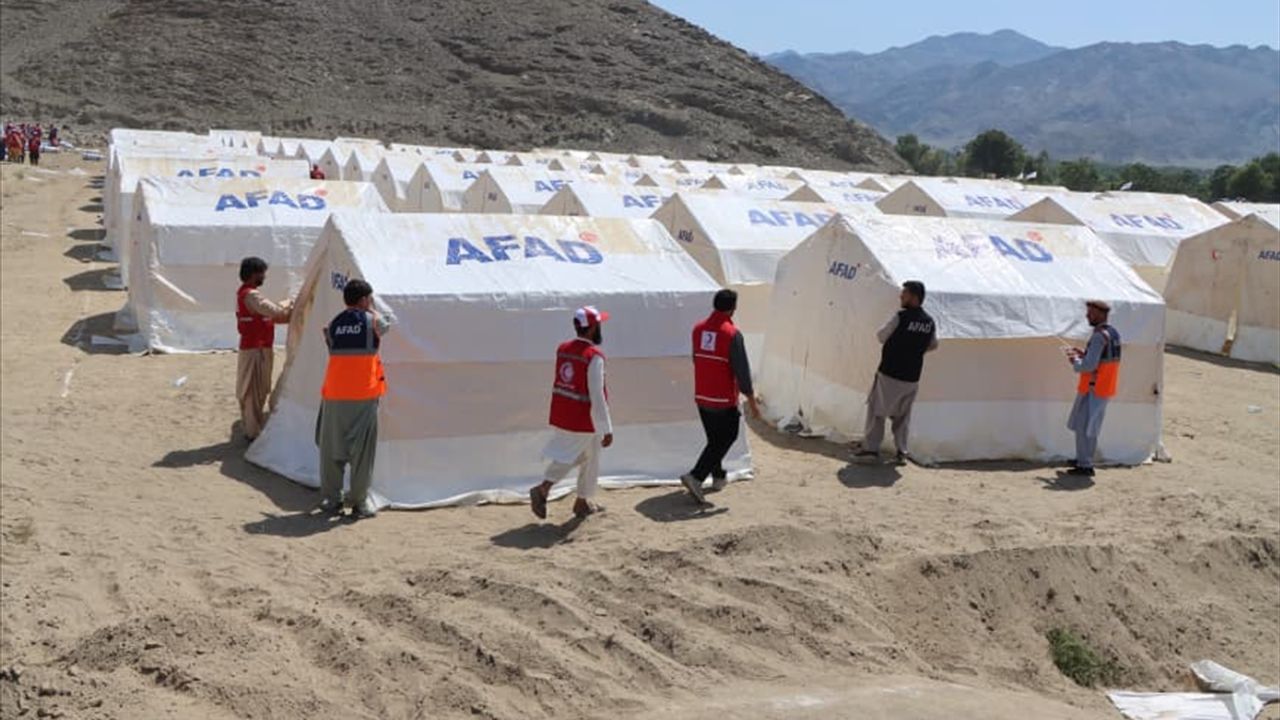 Afganistandaki Ciddi Deprem Icin AFADtan Yardim Seferberligi