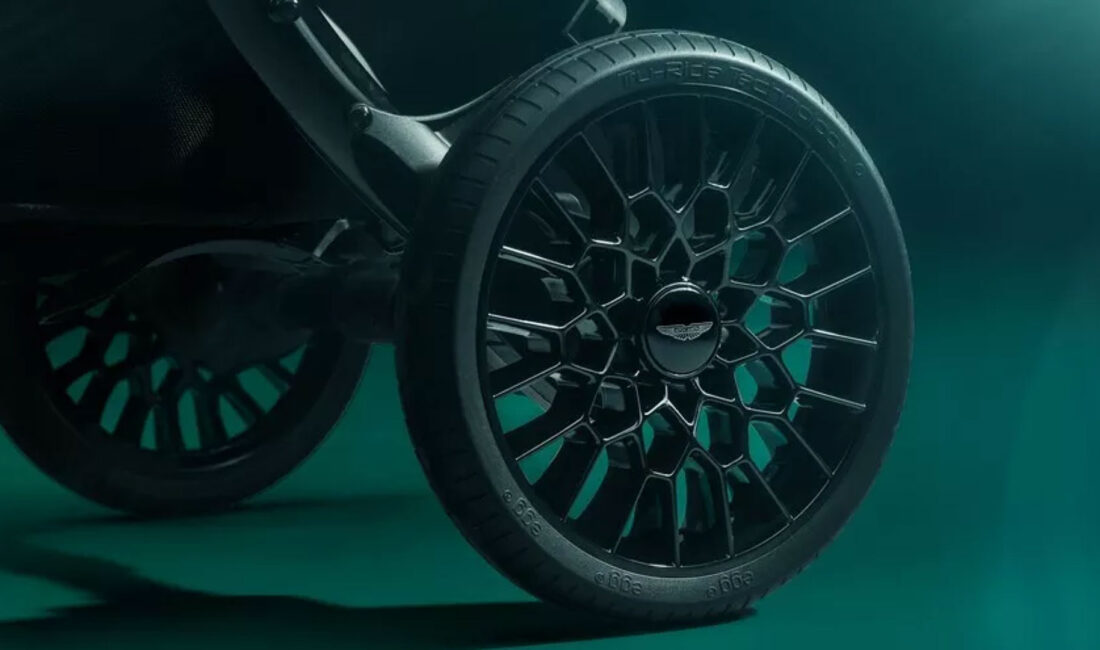 Aston Martin ve Egg İş Birliği ile 3.000 Dolarlık Bebek
