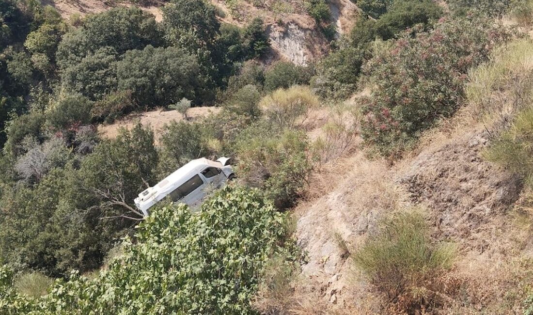 Sultanhisar’da Öğrenci Servisi Uçuruma Yuvarlandı: 5 Yaralı Sultanhisar’da Kaza Anı