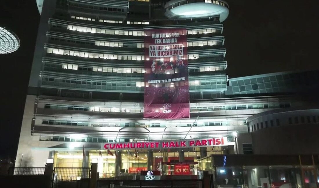 CHP, İstanbul’daki Kayyum Kararına Karşı Önlemler Alıyor Gençlik Kolları Nöbet