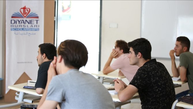 Türkiye Diyanet Vakfı, 8 Bin Öğrenciye Eğitim Desteği Sağlayacak Türkiye