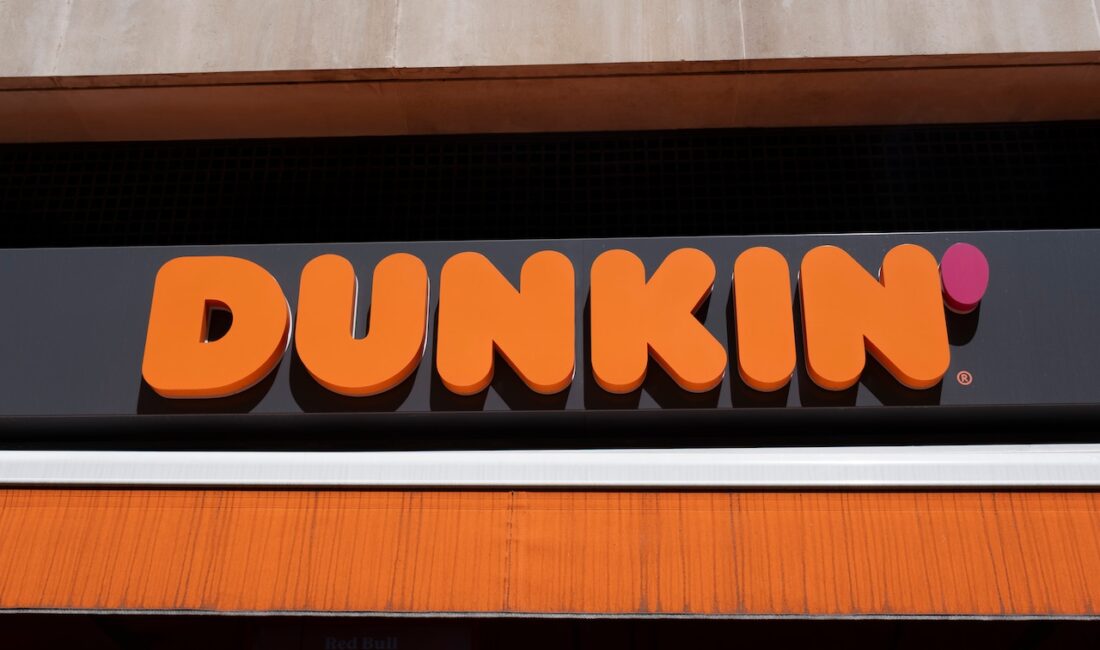 Dunkin’ ve Sabrina Carpenter İşbirliği: Ücretsiz Reusable Cup Dağıtımı Ücretsiz