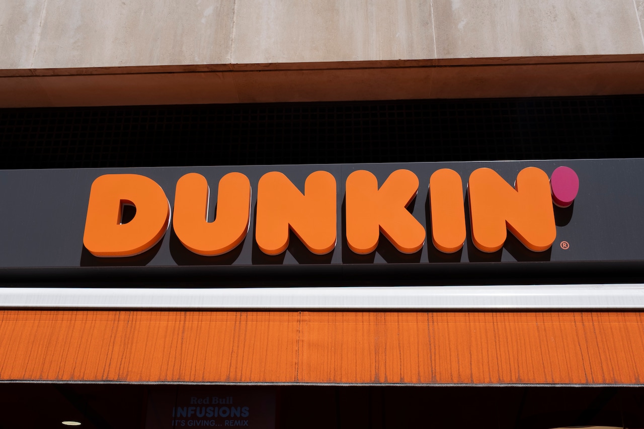 Dunkin’ ve Sabrina Carpenter İşbirliği: Ücretsiz Reusable Cup Dağıtımı Ücretsiz