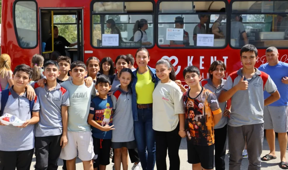 Efes Selçuk’ta Öğrencilere Destek: Kent Lokantası Öğrenci Otobüsü Hizmete Girdi