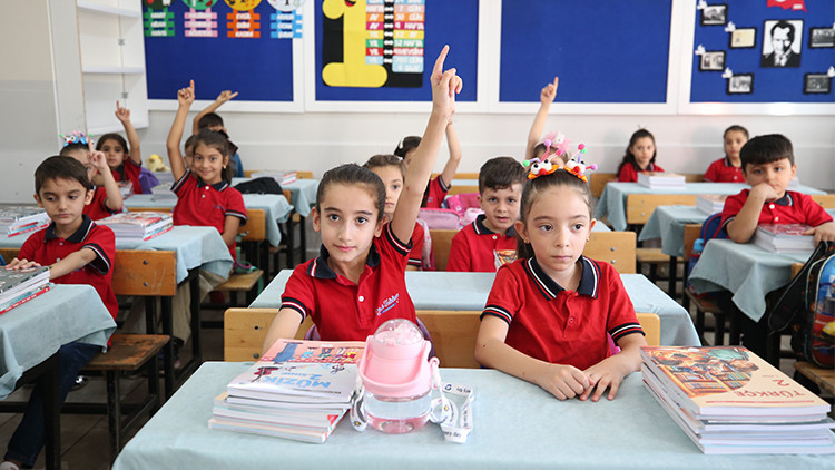 2025-2026 Eğitim Öğretim Yılı Başladı: Öğrenciler ve Öğretmenler Ders Başı