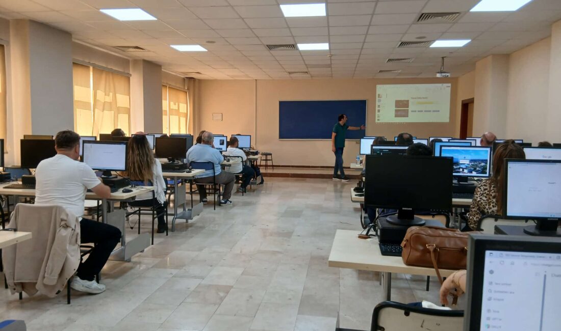 Sakarya Üniversitesi’nde ChatGPT Eğitimi: Yapay Zeka ve İletişim Becerileri Geliştiriliyor