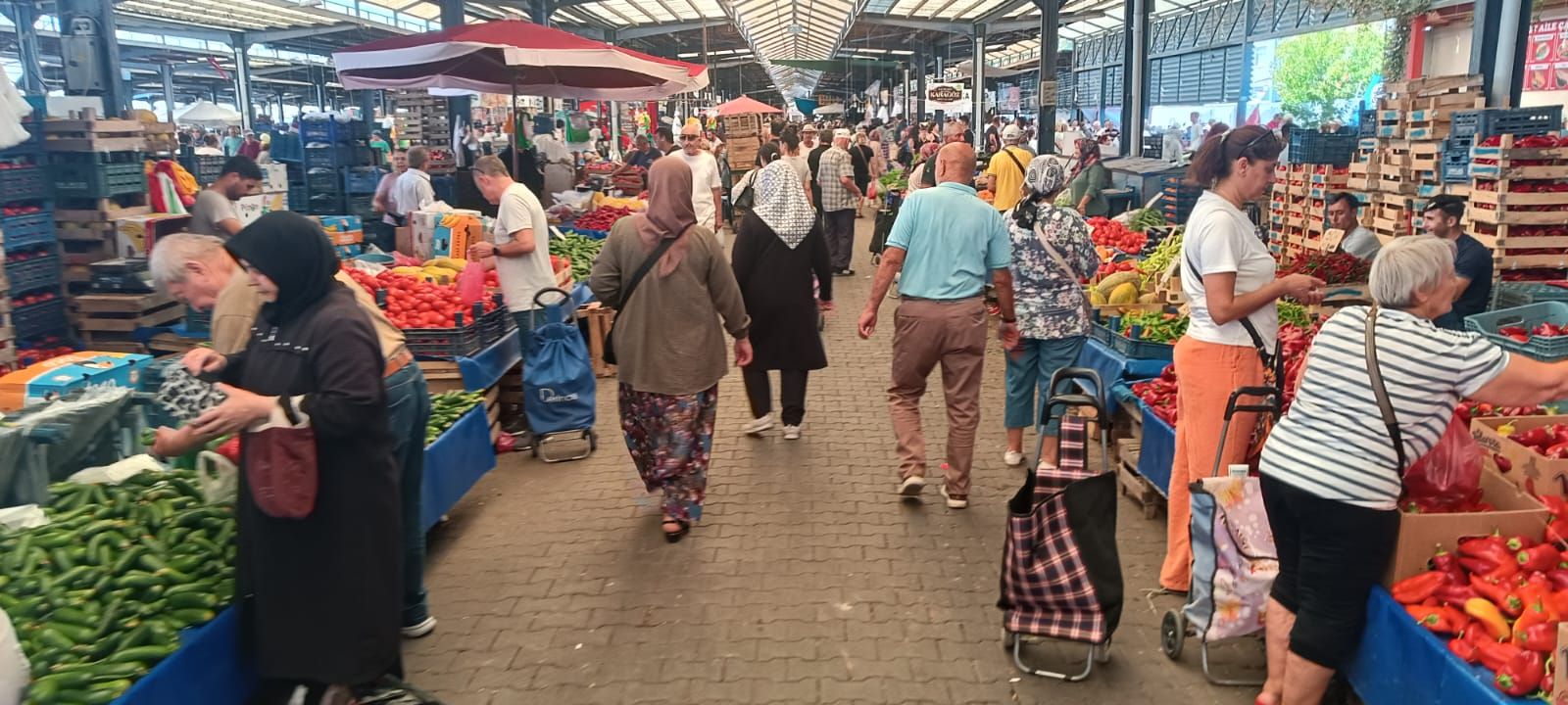 Son Dakika: Semt Pazarlarında Ürün Bolluğu ve Düşen Fiyatlar Yaz