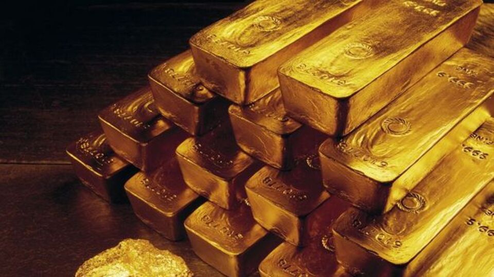 Altın Fiyatları Düşüş Gösteriyor: Yatırımcılar ABD Merkez Bankası’nın Faiz İndirimlerini