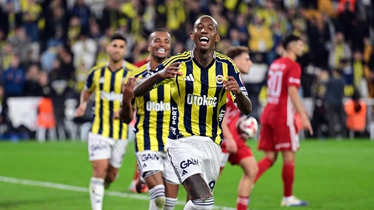 Fenerbahçe, Antalyaspor’u 2-0 Geçerek Üst Sıralara Yükseldi Fenerbahçe ve Antalyaspor