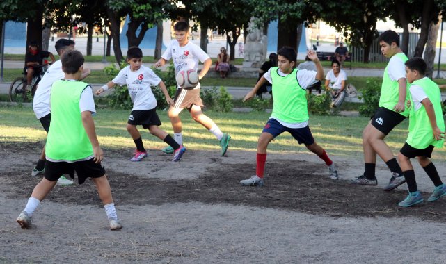 Muratpaşa’da Yerel Mücadele: Haşimişcan’da Futbol Sahası Hayali Gerçekleşti Muratpaşa’da Beton