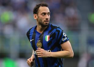 Galatasaray, Hakan Çalhanoğlu Transferi için Son Günkü Pazarlıklarına Devam Ediyor