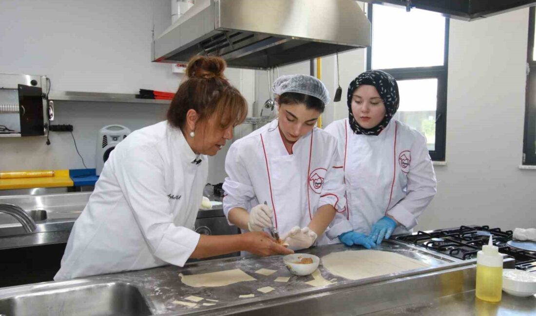 MasterChef Türkiye’nin Ayten Saner’i, Gebze Eğitim Merkezi’nde Gençlerle Tepsi Mantısı