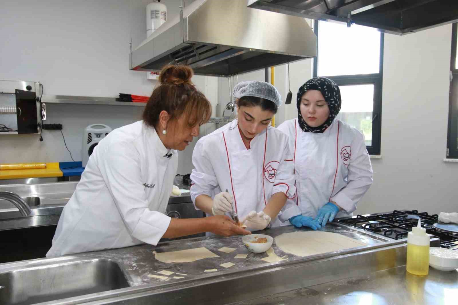 MasterChef Ayten Saner Ile Tepsi Mantisi Juri Kararini Bekliyor