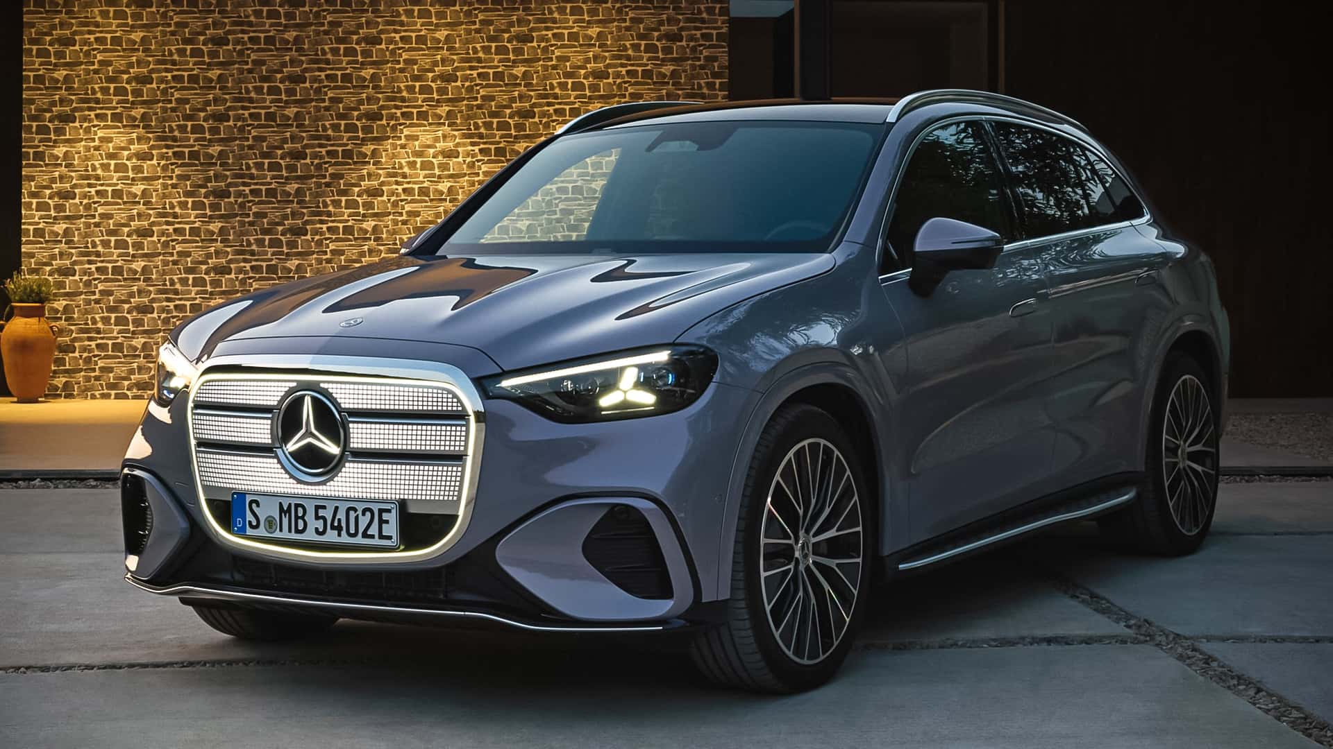 Yeni Mercedes-Benz GLC EQ: Elektrikli SUV Dönüşümü Performans ve Dönüşüm