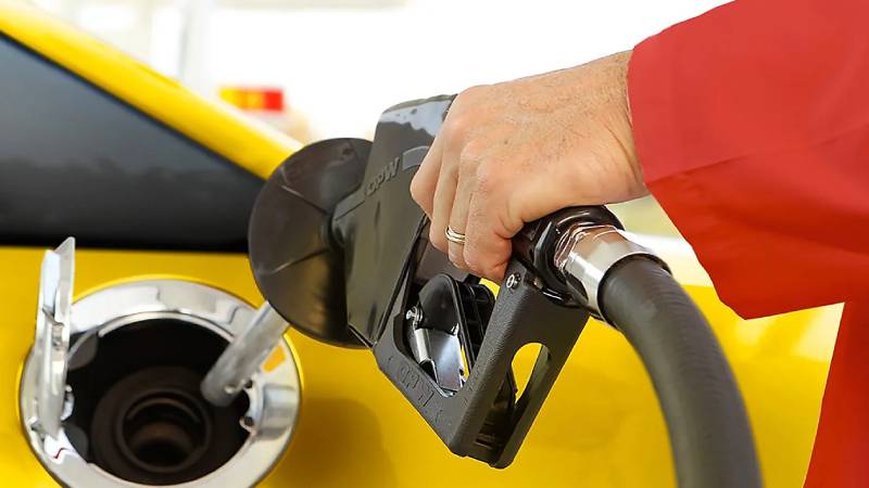 Akaryakıt Fiyatları: Enflasyon, Kur ve Zamların Etkisi Brent Petrol ve