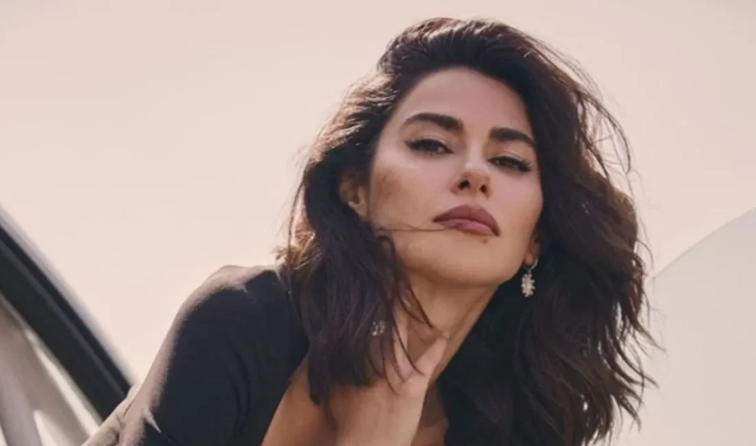 Flaş Gelişme: Nesrin Cavadzade’den Cesur Moda Paylaşımları Rol aldığı projelerdeki
