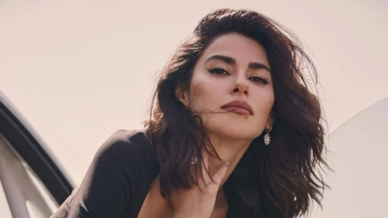 Flaş Gelişme: Nesrin Cavadzade’den Cesur Moda Paylaşımları Rol aldığı projelerdeki