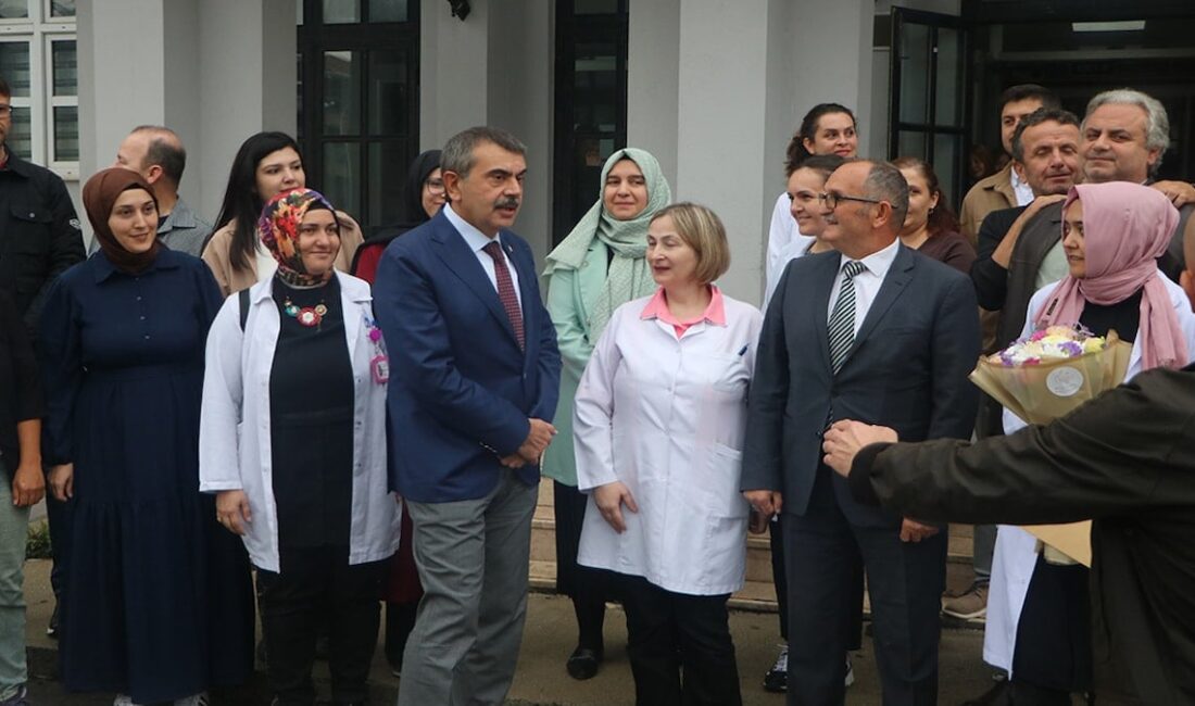 Düzce’de Milli Eğitim Bakanı Yusuf Tekin’den Sürpriz Okul Ziyareti Bakan