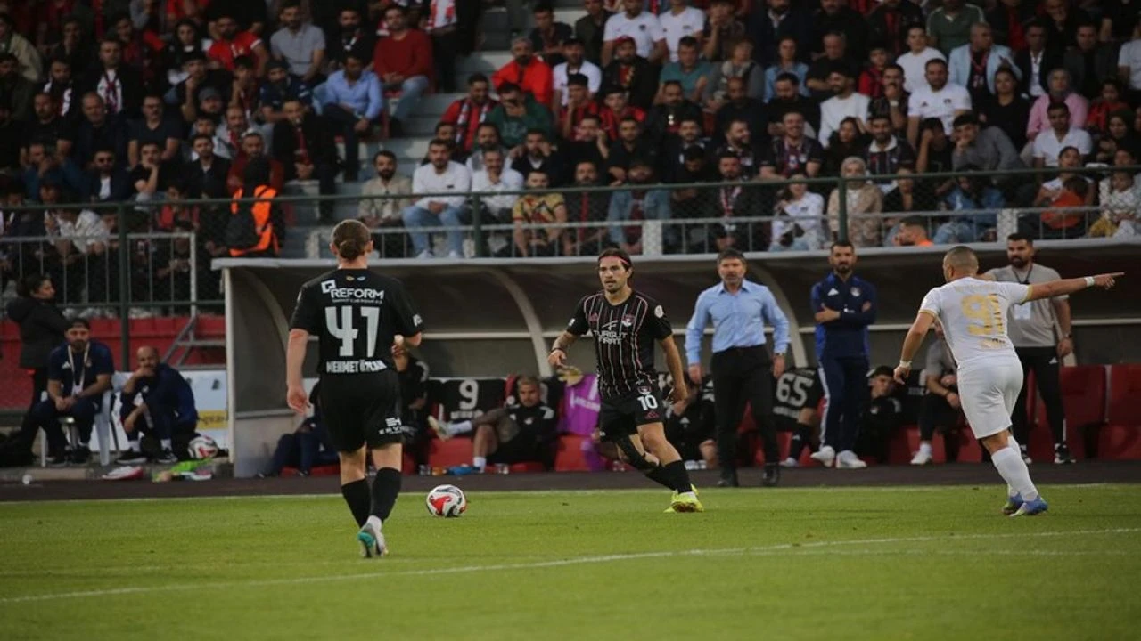 Rekabetin Zirve Noktasi Vanspor Amedspor Maci 3 0 Sona Erdi