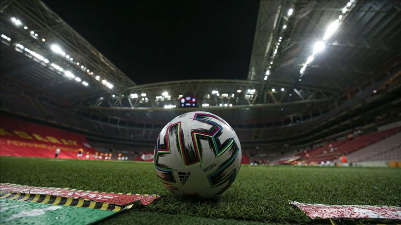 UEFA Avrupa Ligi Sampiyonluk Icin Gol Yolu ve Transfer Hamleleri