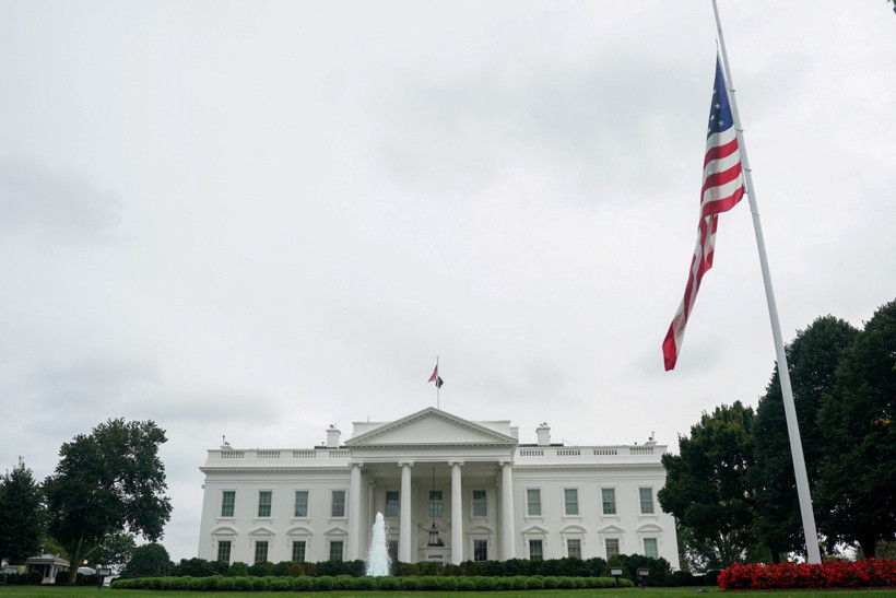 Trump destekçisi Charlie Kirk'e sahnede suikast