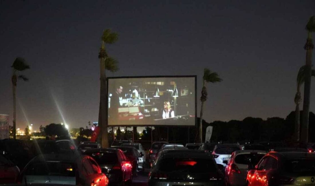 İzmir’de Arabada Film Keyfi: Nostaljik Bir Sinema Deneyimi İzmirli Sinema