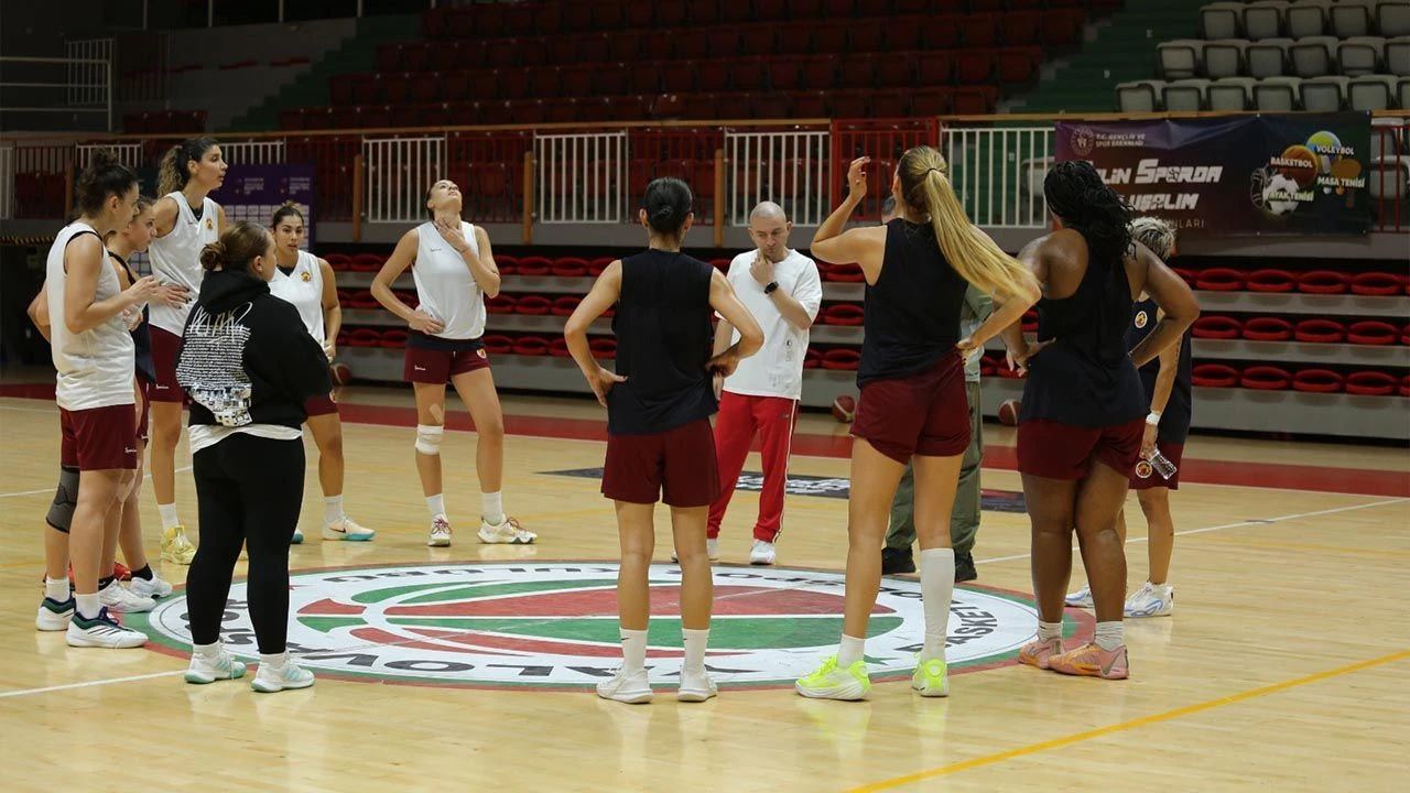 1760748408 Kizlarimizin Futbol Puan Durumunu Alt Ust Etme Mucadelesi