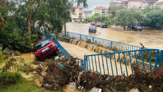 Foça'da Sel Manzarası