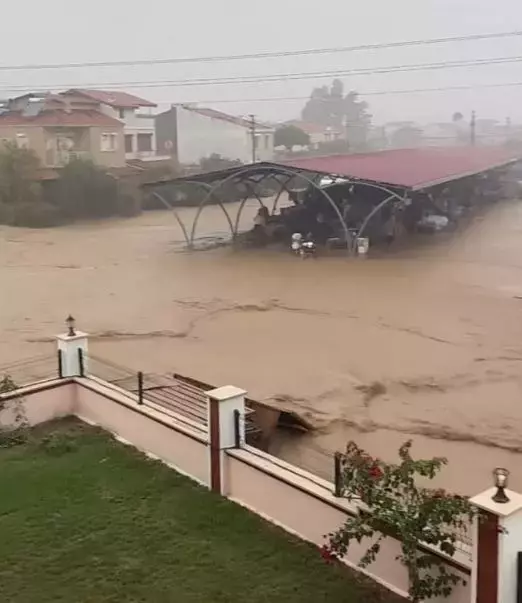 Foça'da Sel Manzarası