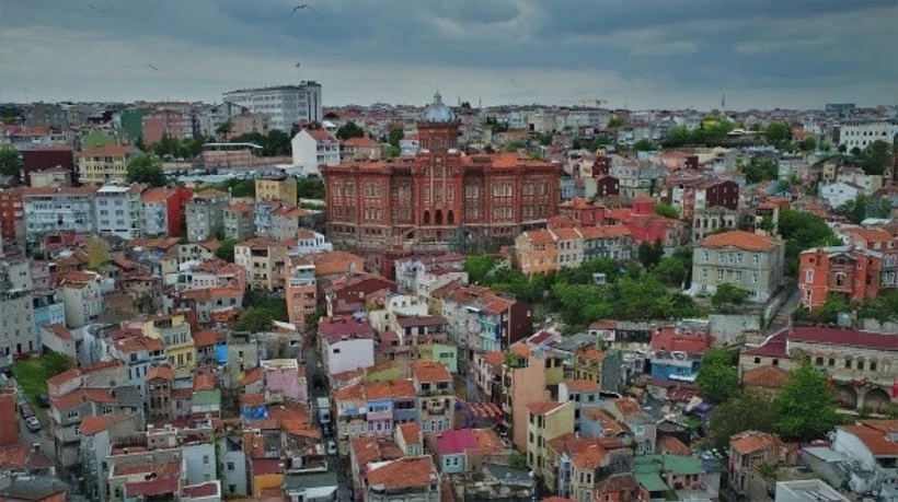 Fatih'in Fermanıyla Kurulan Okulda Tatil Zamanı: Ders Programı Değişiyor! Fener Rum Okulu İç Görünüm