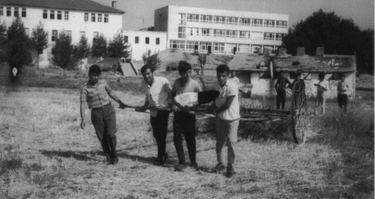 Tarihi Okulun Geleceği Tehlikede: Veli Toplantısında Neler Olacak? 1761457730 Tarihi Okulun Gelecegi Tehlikede Veli Toplantisinda Neler Olacak