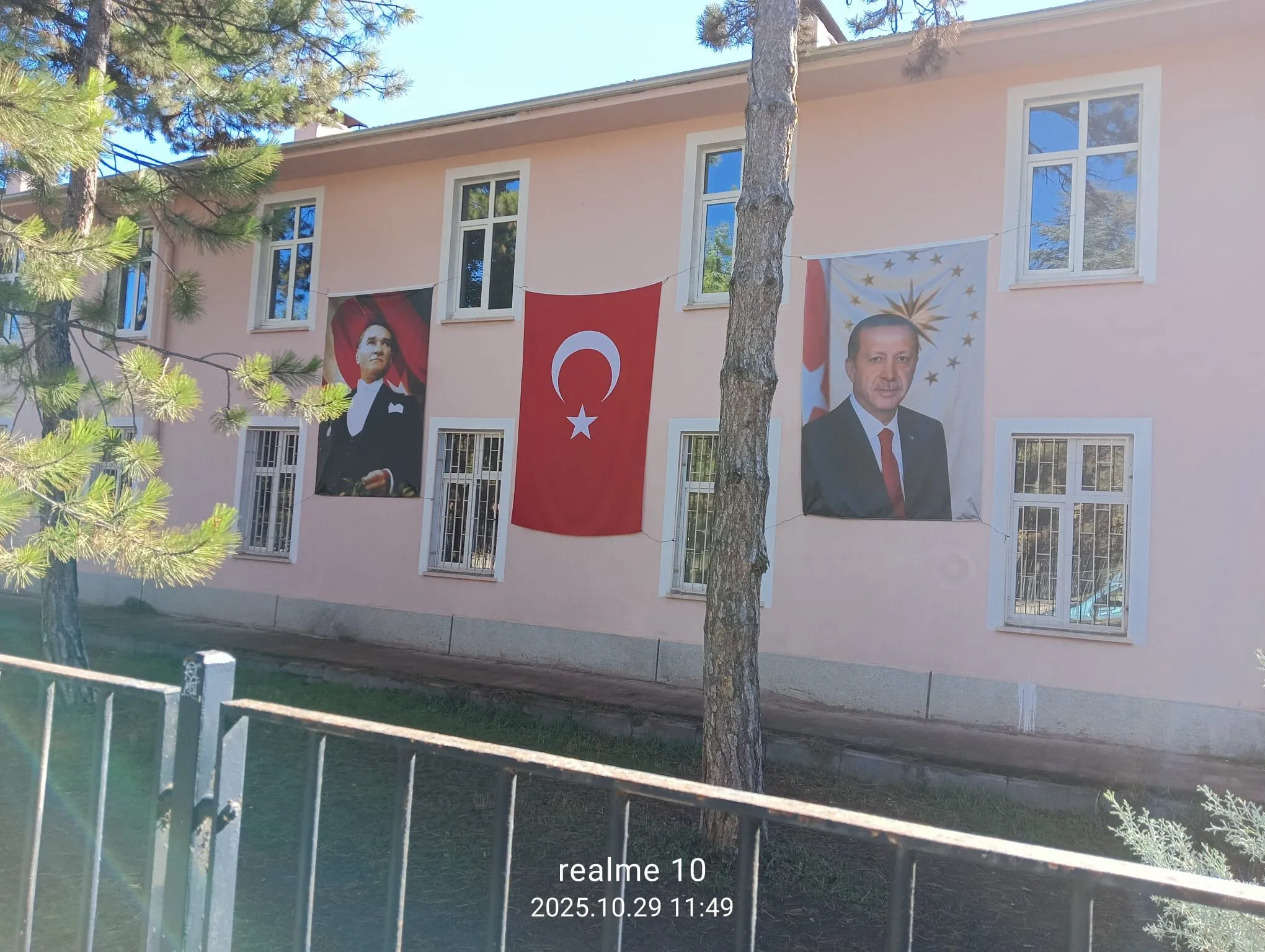 Eğitimde Siyaset Etkisi: Öğretmen Atamaları Ve Sınav Takvimi Müfredatı Eskişehir Okulları