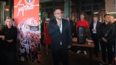 Cumhuriyet Coşkusunu Paylaşan Eğitimcilerden Anlamlı Etkinlik Eğitim-İş’ten Anlamlı Açılış Konuşması