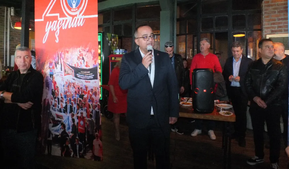 Cumhuriyet Coşkusunu Paylaşan Eğitimcilerden Anlamlı Etkinlik Eğitim-İş’ten Anlamlı Açılış Konuşması