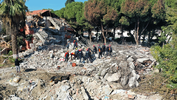 İzmir’de Deprem Tatbikatı Gerçekleştirildi: Hazırlık ve Müdahale Süreçleri Test Edildi