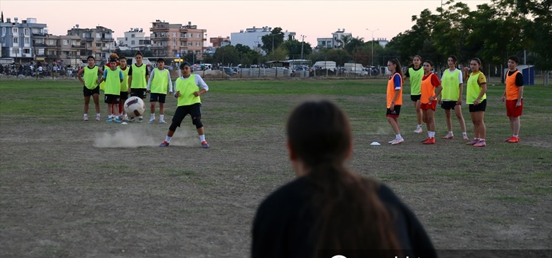 Adana Kadın Futbol Takımı’nın Hedefi Süper Lig’de Şampiyonluk! Adana İdmanyurdu’nun Hedefi: Süper Lig’e Dönüş Kadın Futbol Takımı Güçleniyor