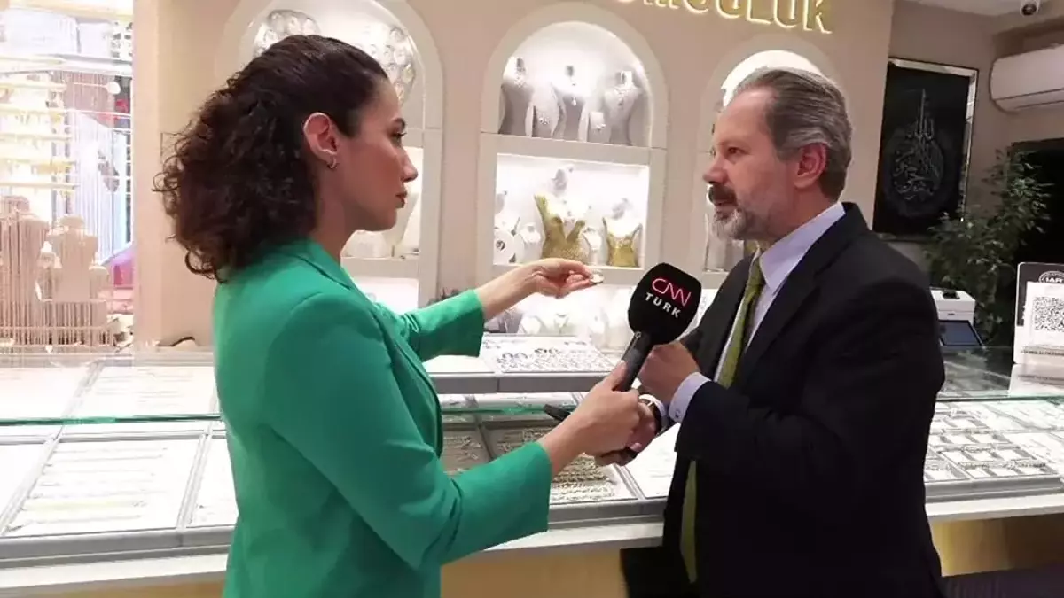 Altındaki Dalgalanmalar ve Gelecek Öngörüleri: İslam Memiş’ten Değerlendirmeler Altın Fiyatlarında