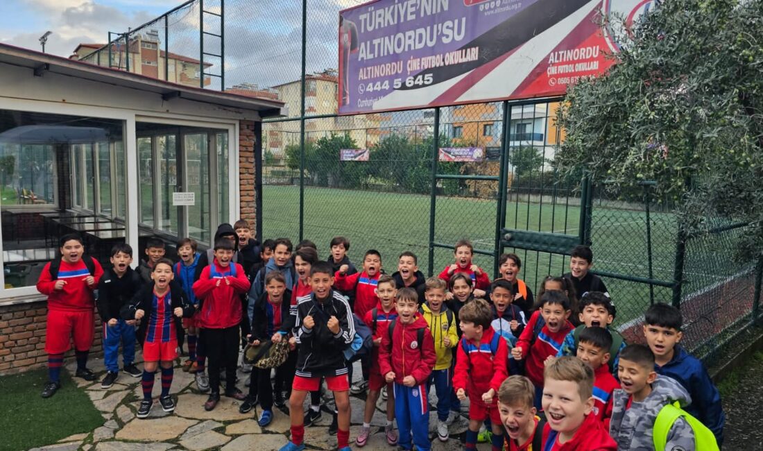 Altınordu Çine Futbol Okulu’ndan Şampiyonluk Coşkusu Dolu Turnuva Altınordu Çine Futbol Okulu’ndan Başarılı Bir Turnuva Deneyimi Minik Sporcuların