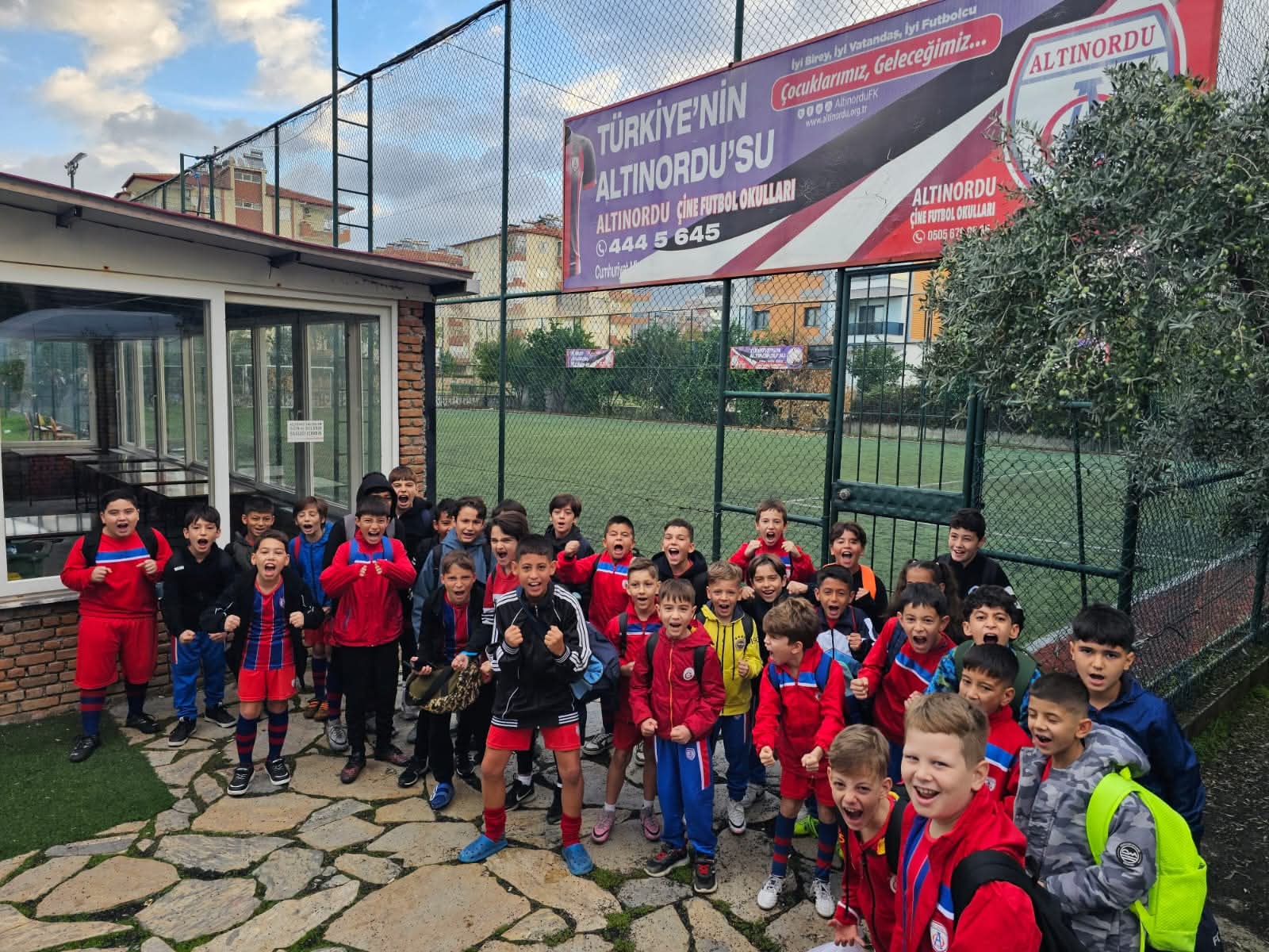 Altınordu Çine Futbol Okulu'ndan Şampiyonluk Coşkusu Dolu Turnuva Altınordu Çine futbol okulundan gurur dolu turnuva