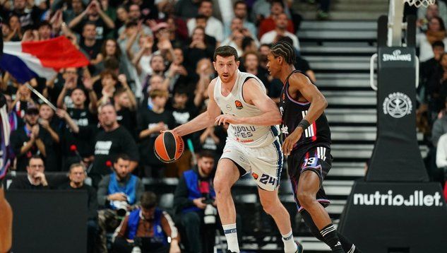 Anadolu Efes, Paris Basket’i Zorlu Maçta Farkla Geçti! EuroLeague’de Anadolu Efes, Paris Basket’i Mağlup Etti Maç Özeti EuroLeague’deki