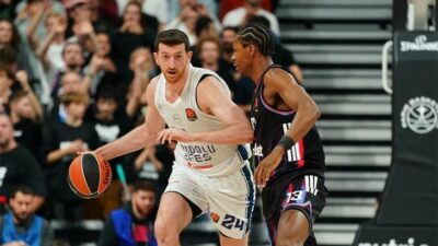 Anadolu Efes, Paris Basketball’u 90-80 Yenerek 3. Galibiyetini Elde Etti