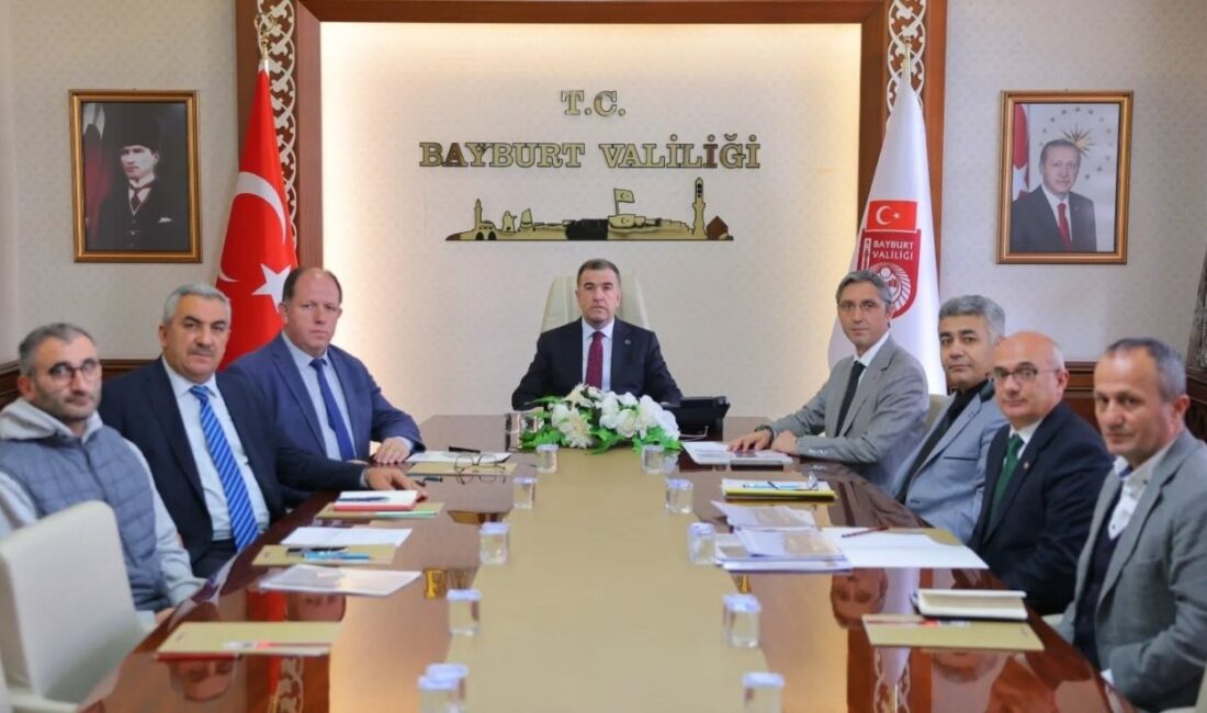 Bayburt’ta Eğitim Yatırımları: Yeni Müfredat ve MEB Açıklamaları Tartışıldı Bayburt’ta Eğitim Yatırımları Üzerine Toplantı Gerçekleştirildi Eğitim Projeleri Değerlendirildi Bayburt