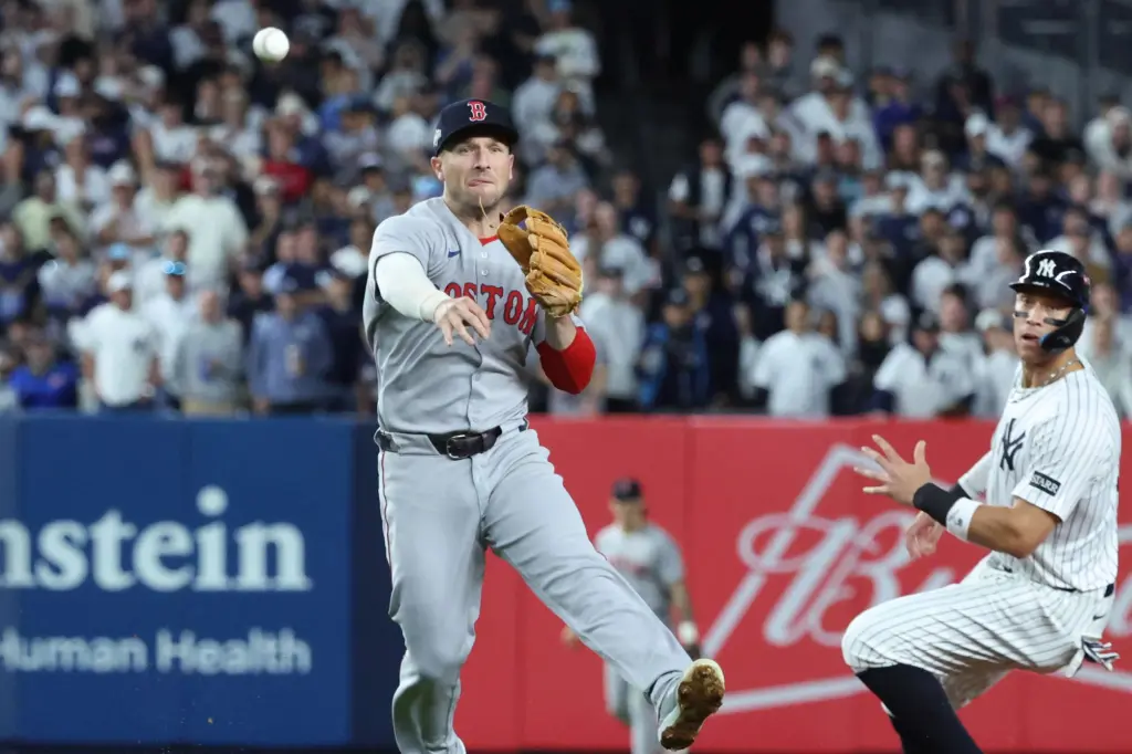 Alex Bregman Red Sox’tan Çıkma Hakkını Kullanıyor Bregman’ın Boston’daki Performansı