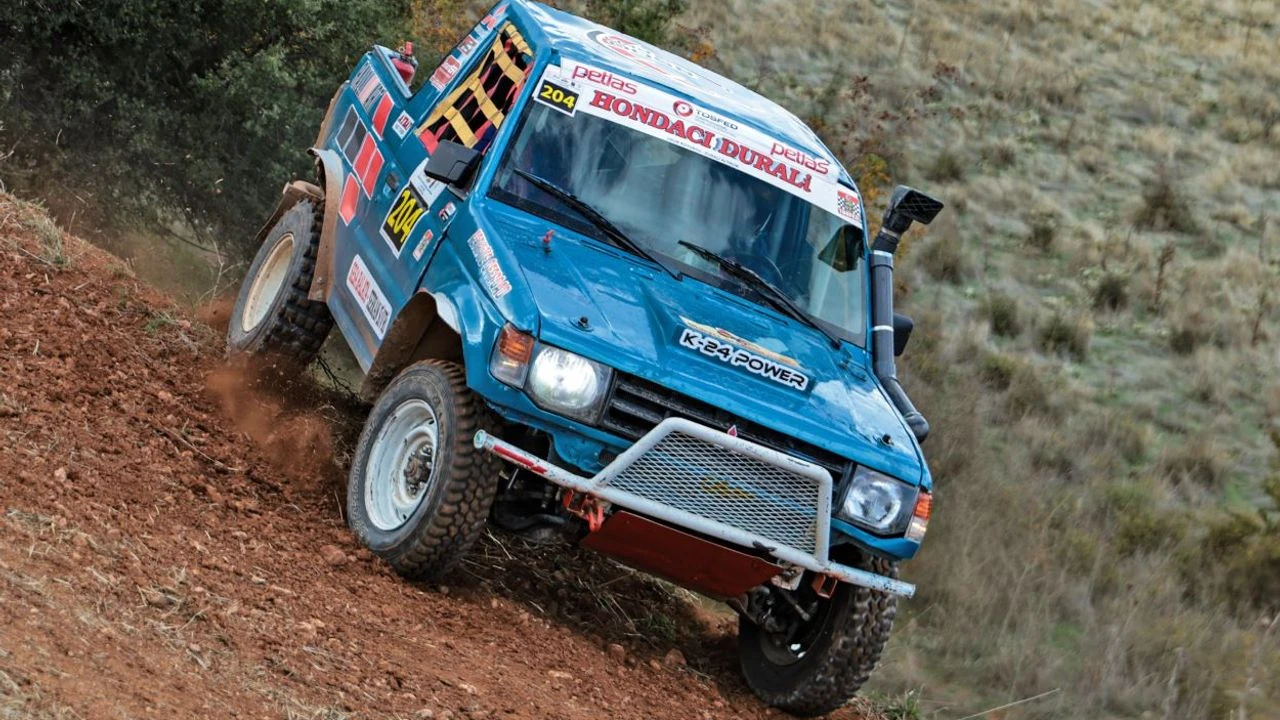 Denizli Offroad Şampiyonasında Zafer Akyüz ve Gül'ün Mücadelesi Denizli Offroad Sampiyonasinda Zafer Akyuz ve Gulun Mucadelesi