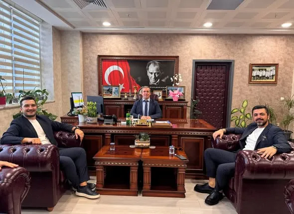 Eğitimde İş Birliği: Gölcük Necati Çelik Hastanesine Yönetim Ziyareti Kocaeli Derince Eğitim ve Araştırma Hastanesi Yönetimi Gölcük’te İş Birliği
