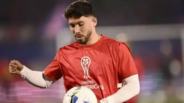 Felipe Ignacio Loyola Olea: Şilili Futbol Yıldızı ve Kariyeri Giriş