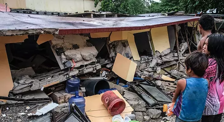 Filipinler’de 7.4 Büyüklüğünde Deprem Ardından İkinci Sarsıntı Meydana Geldi Tsunami